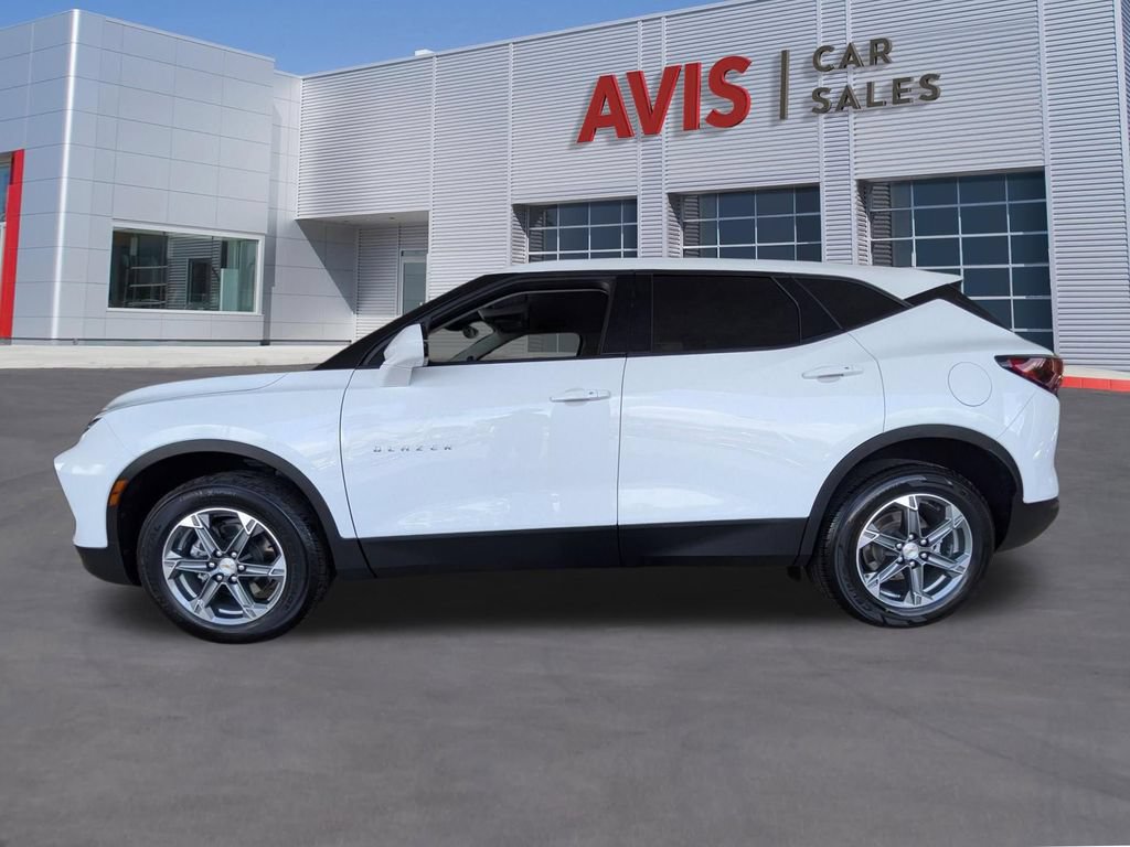 Used 2025 Chevrolet Blazer LT FWD image 11