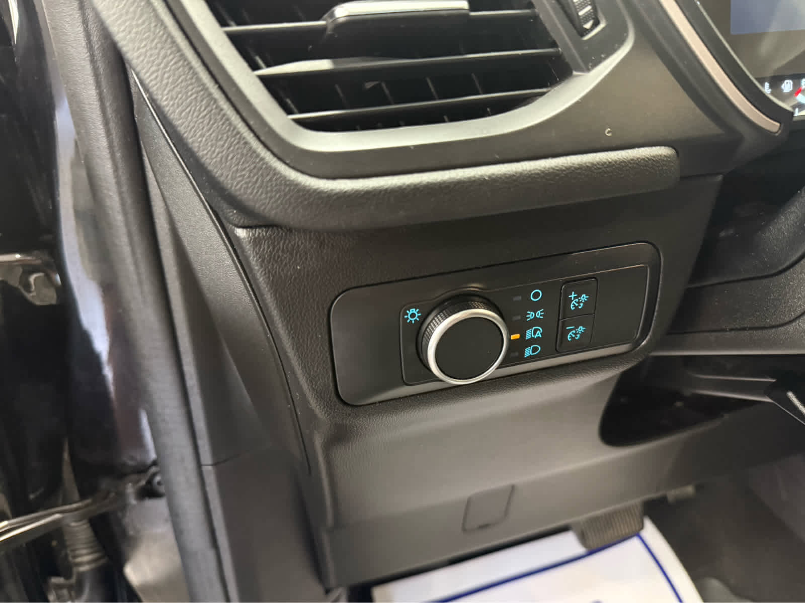 Used 2022 Ford Escape SE w/ Cold Weather Package AWD/4WD image 11