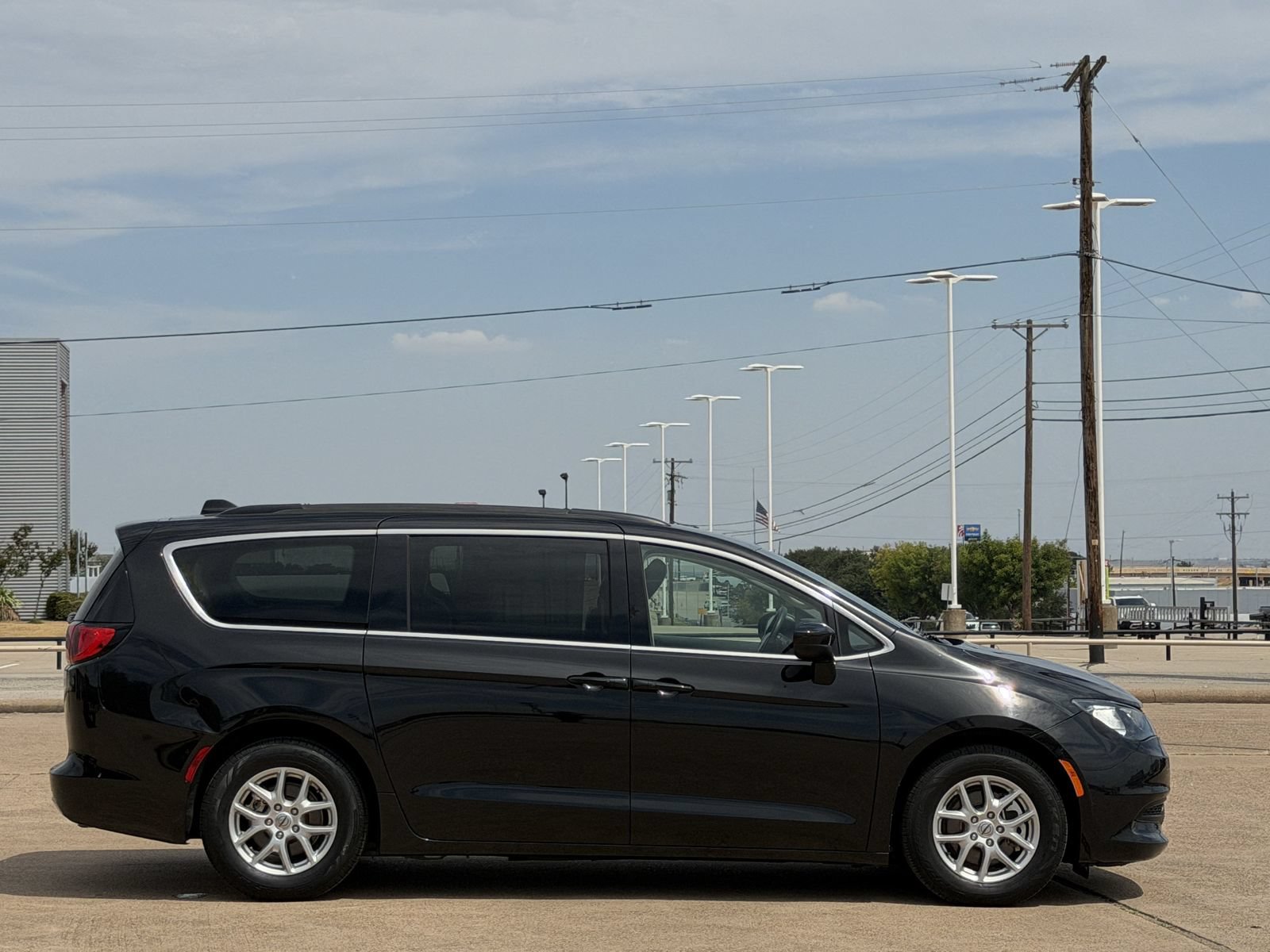 Used 2021 Chrysler Voyager Lxi FWD video 3