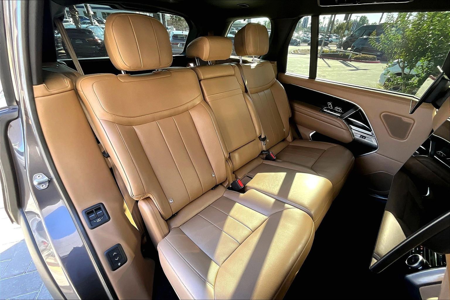 Used 2023 Land Rover Range Rover Long Wheelbase Autobiography AWD/4WD image 27