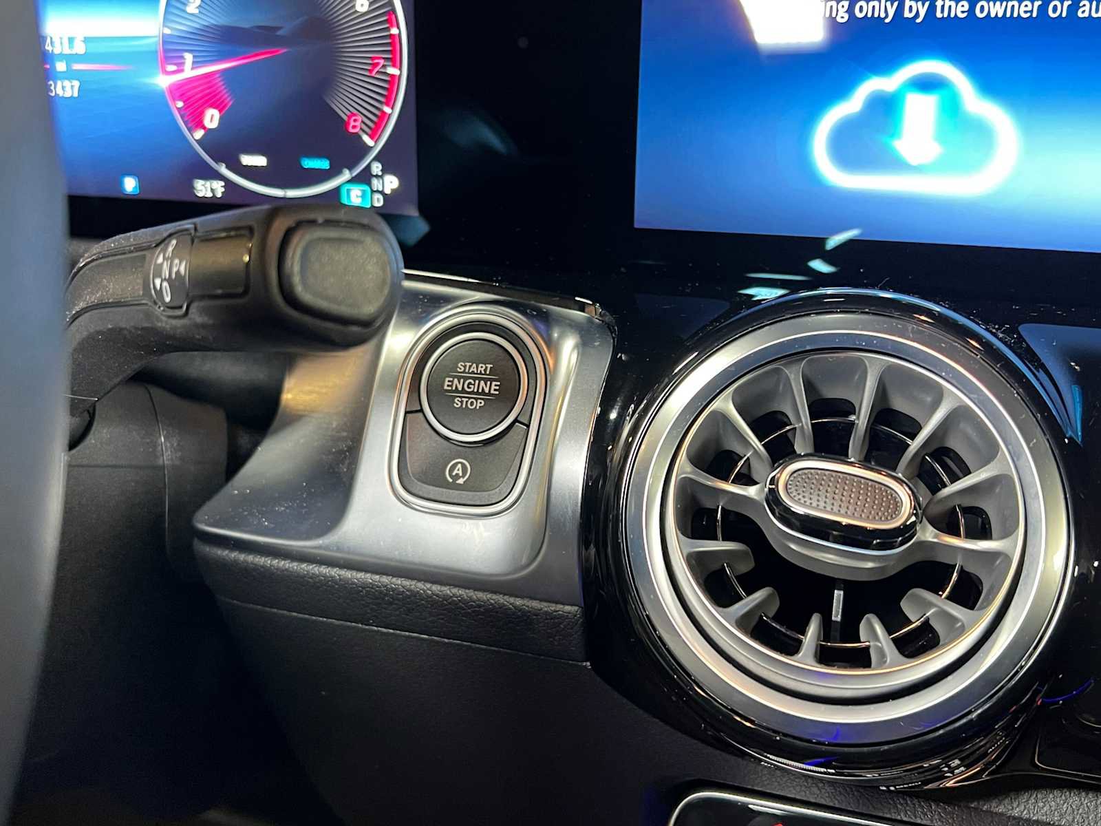 Certified 2025 Mercedes-Benz GLB 250 4MATIC image 28