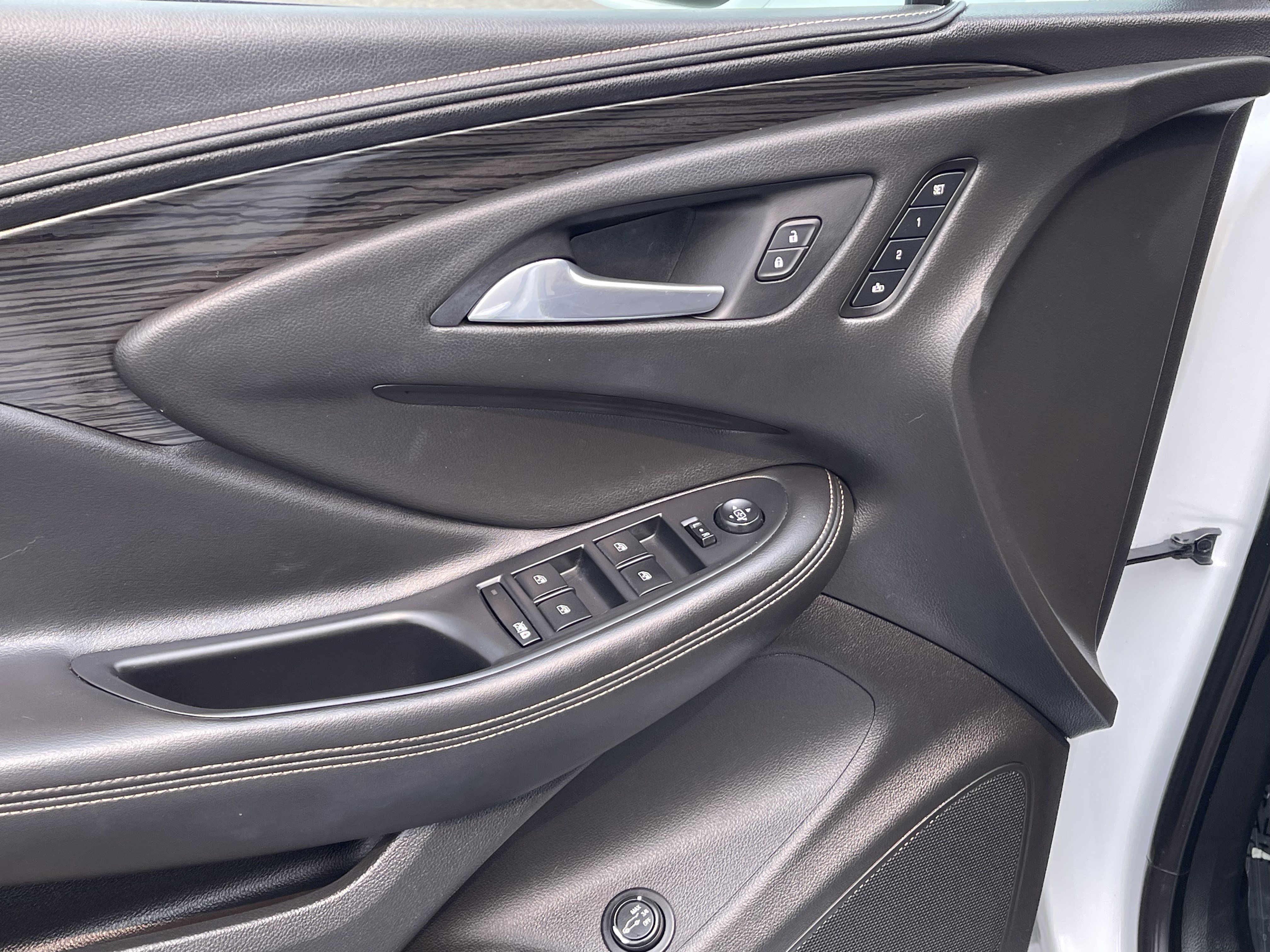 Used 2017 Buick Envision Essence AWD/4WD image 17