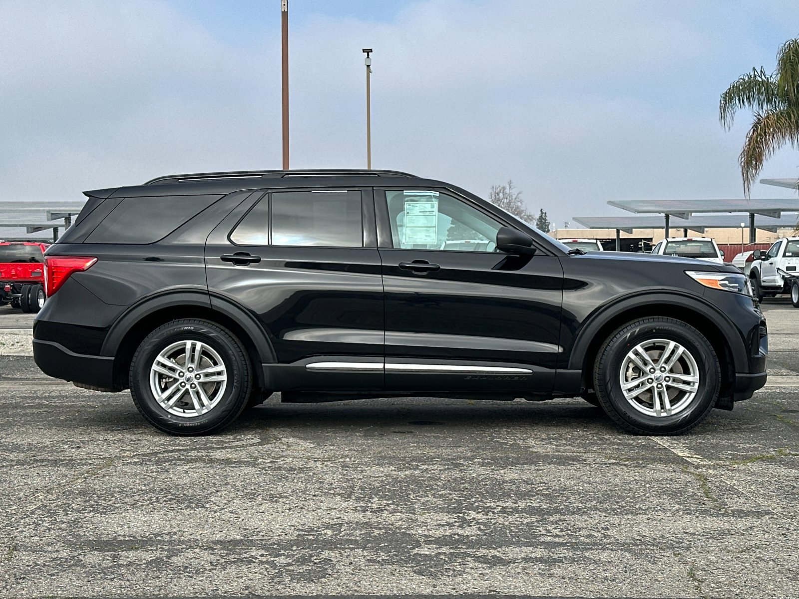 Certified 2022 Ford Explorer XLT image 3