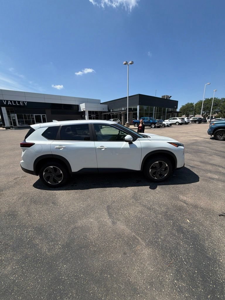 Used 2025 Nissan Rogue SV AWD/4WD image 7