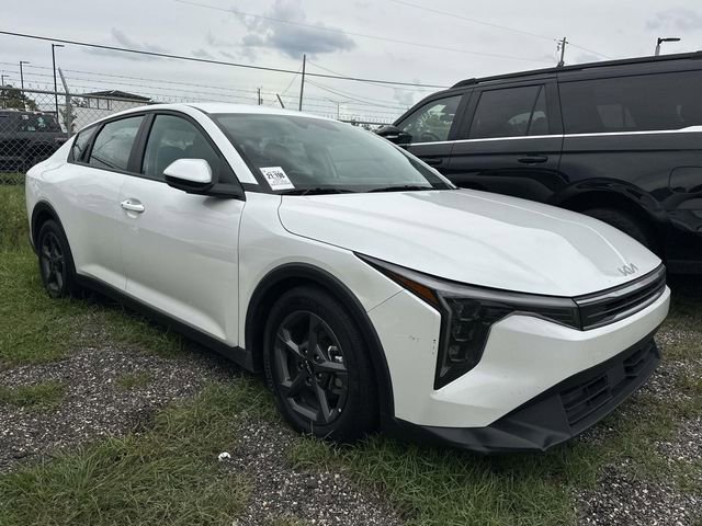 Used 2025 Kia K4 FWD image 11