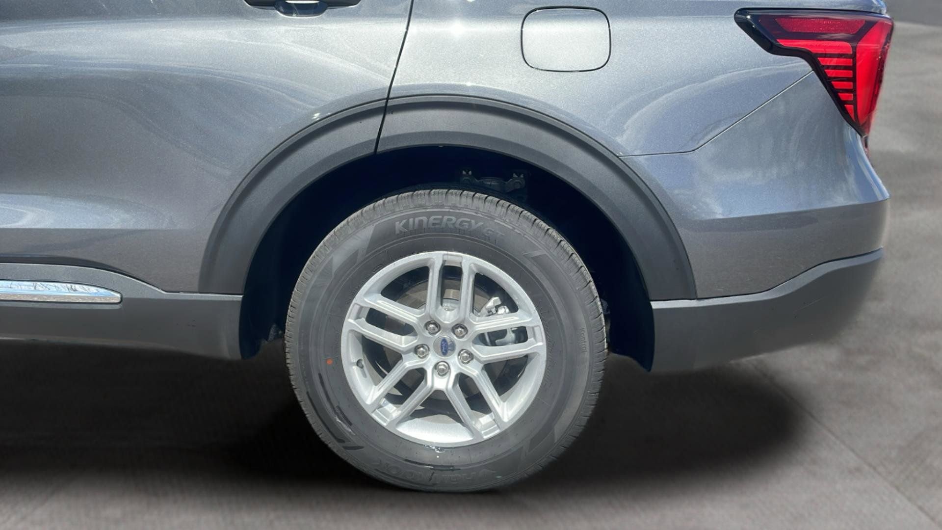 Used 2025 Ford Explorer Active image 25