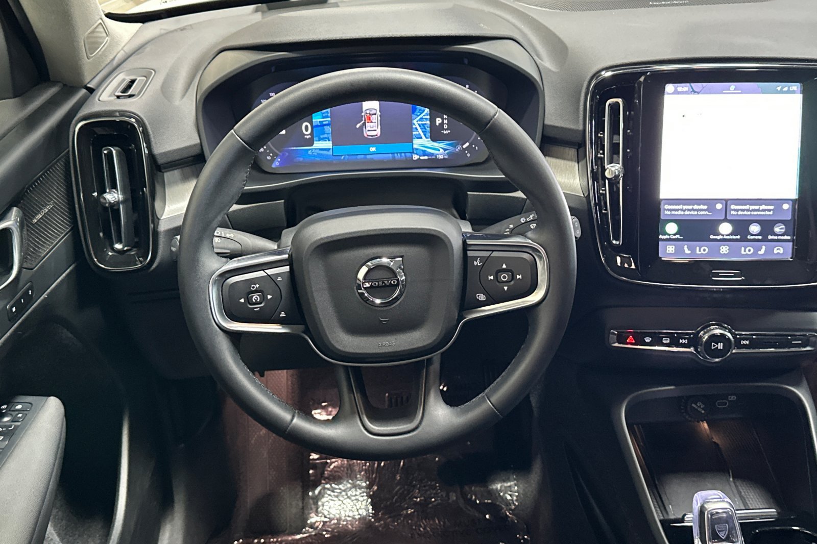 Certified 2025 Volvo XC40 B5 Ultra AWD/4WD image 17