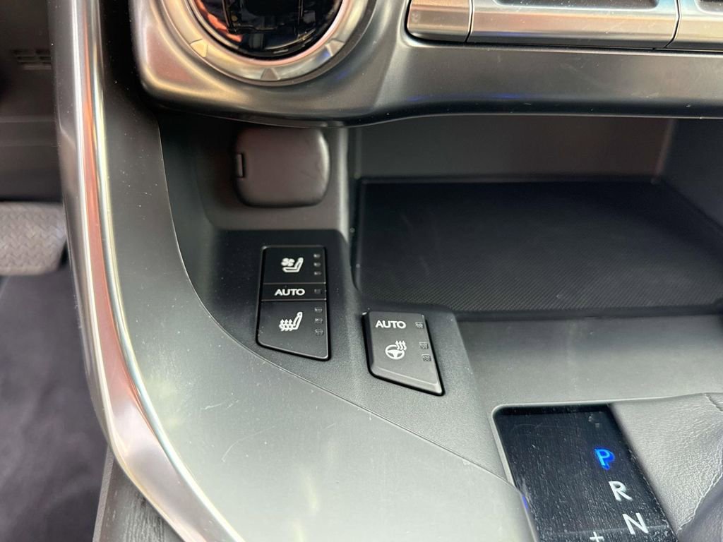 Used 2024 Lexus LX 600 4WD w/ Premium Package image 25