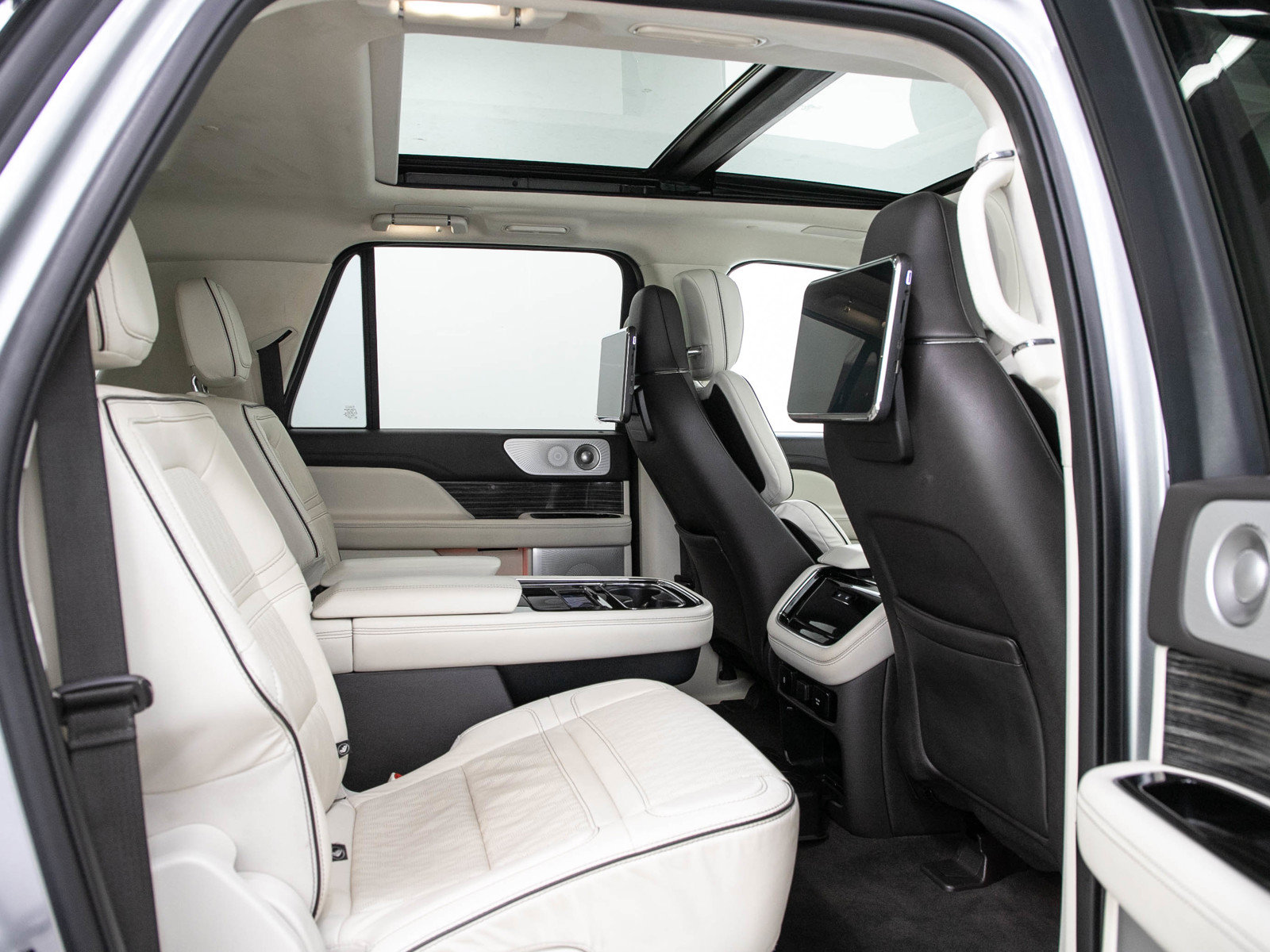 Used 2022 Lincoln Navigator L Black Label AWD/4WD image 15