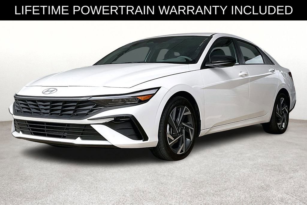 Used 2025 Hyundai Elantra Sport image 11