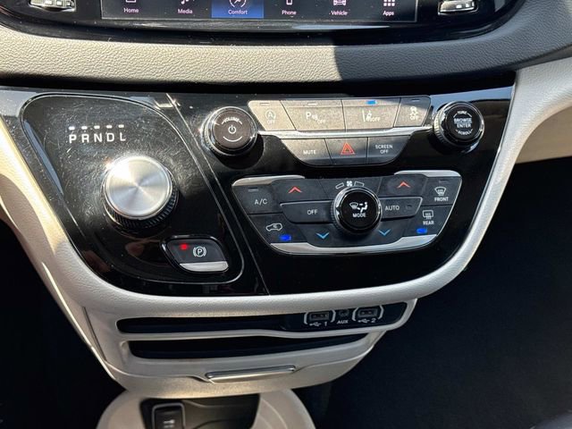 Used 2023 Chrysler Pacifica Touring-L FWD image 29