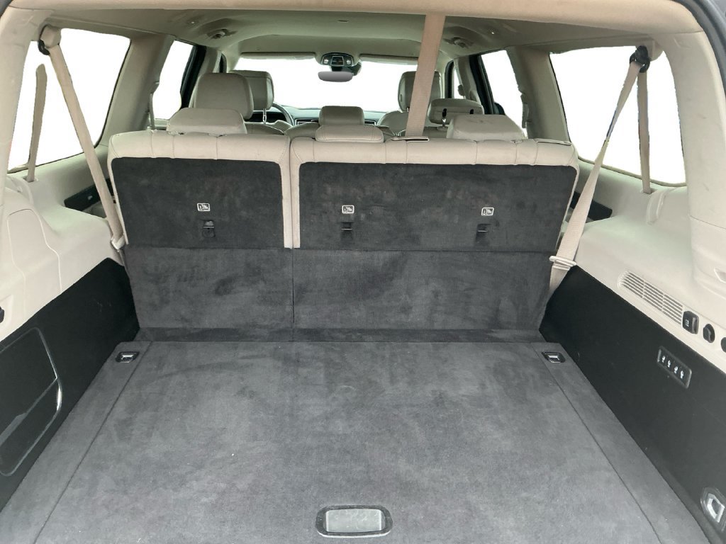 Used 2024 Jeep Wagoneer L Series III w/ Flexible Seating Group AWD/4WD image 17