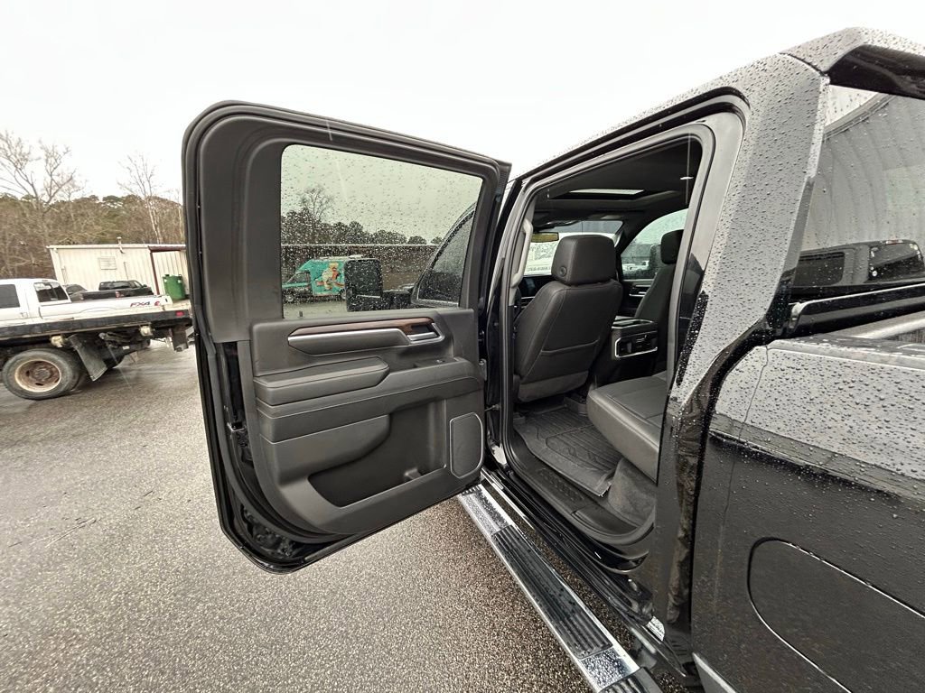 Used 2025 GMC Sierra 2500 SLT w/ SLT Premium Package image 15