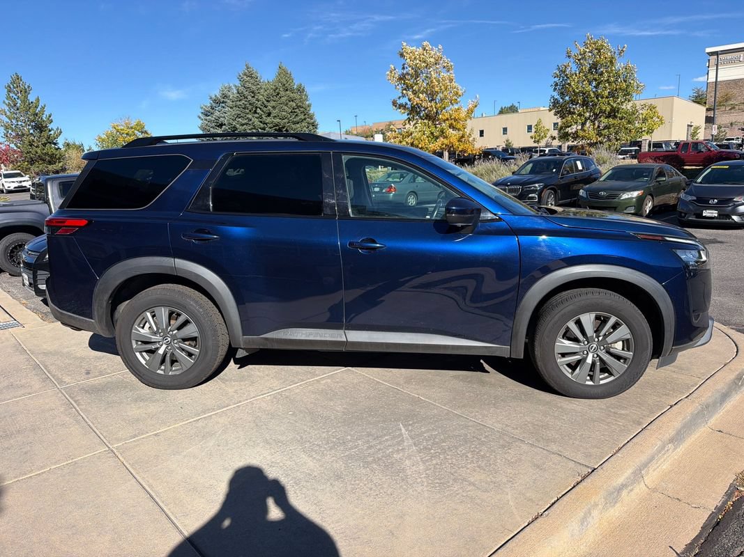 Used 2022 Nissan Pathfinder SV AWD/4WD image 5