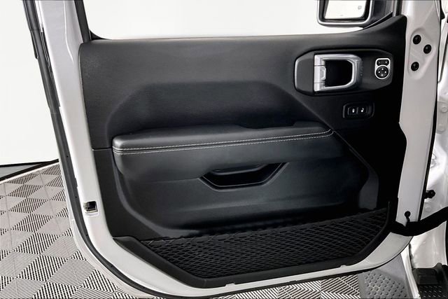 Used 2023 Jeep Wrangler Sahara image 19