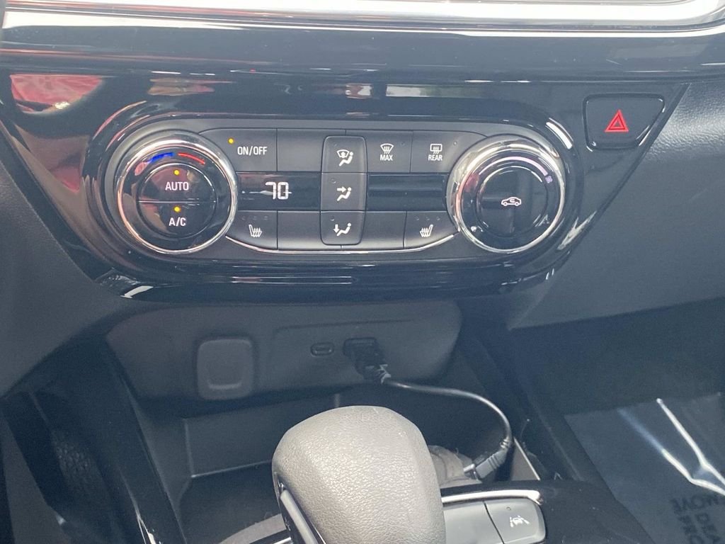 Used 2025 Chevrolet Trax RS w/ Driver Confidence Package FWD image 24