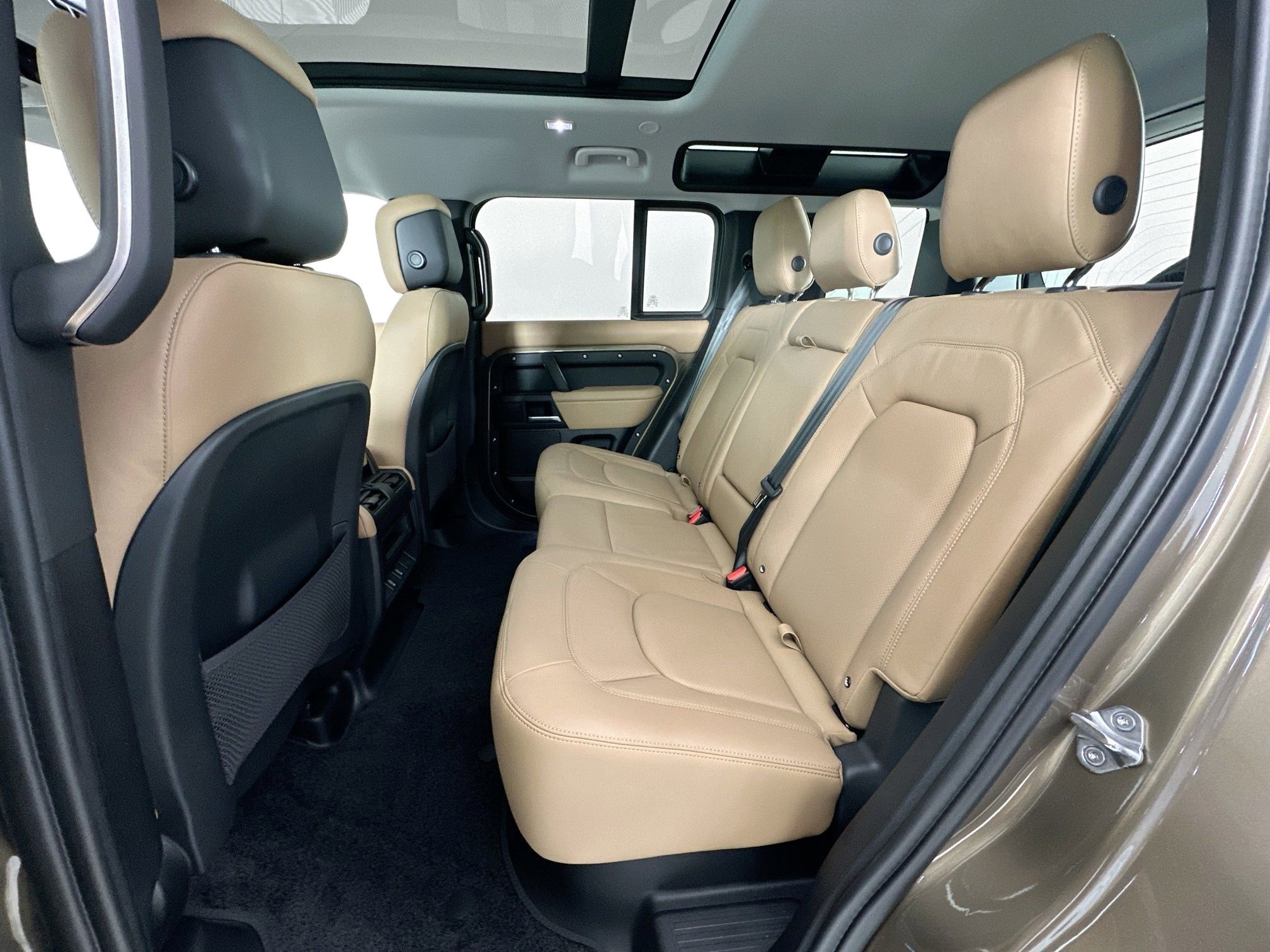 Used 2026 Land Rover Defender 110 S image 23