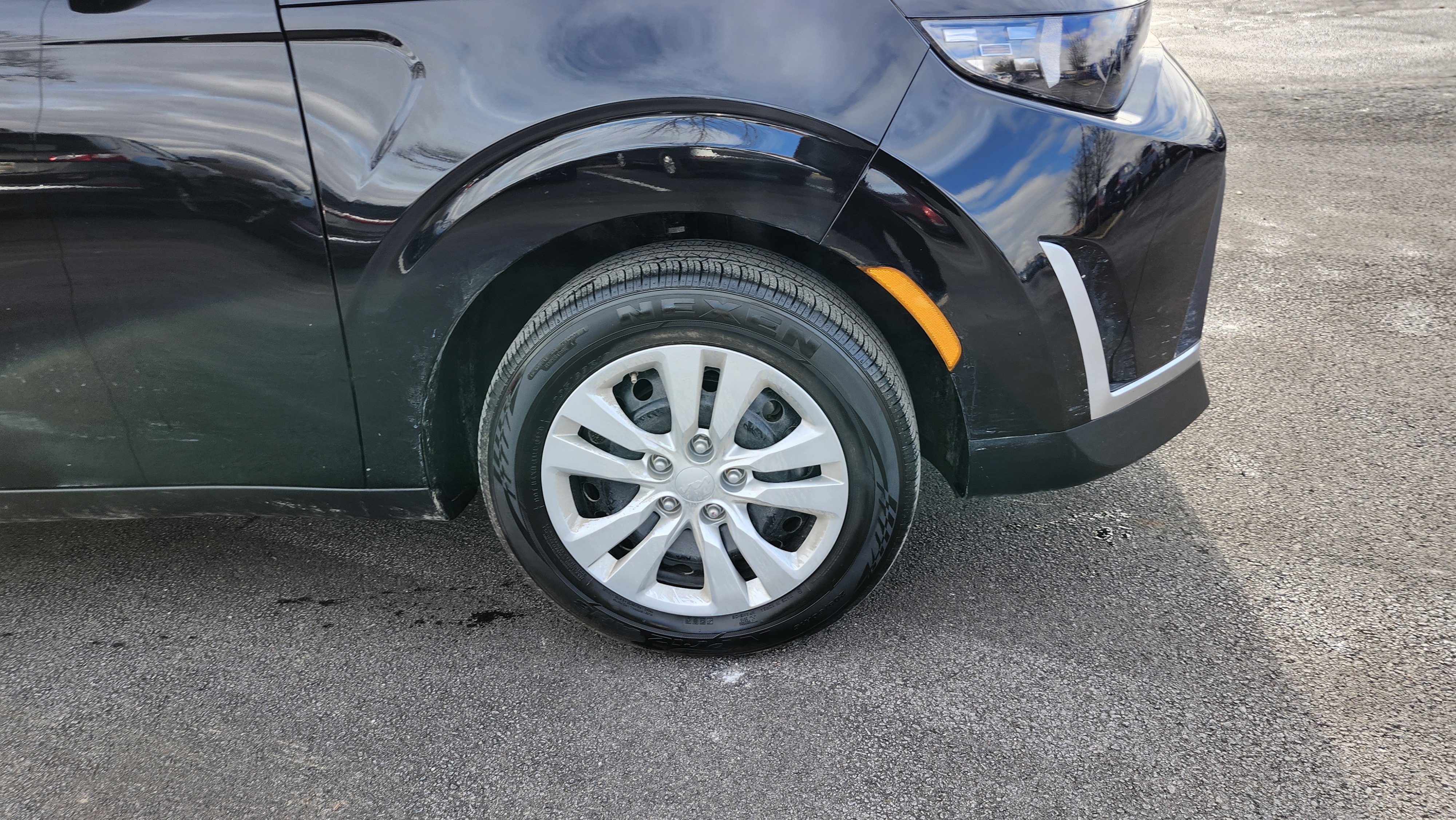 Used 2024 Kia Soul LX image 8