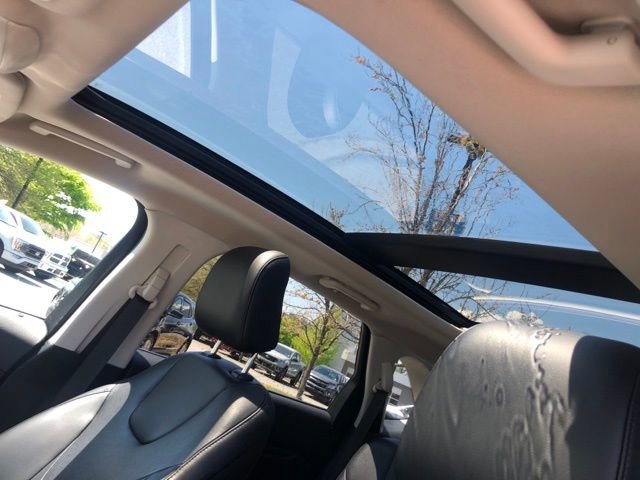 Used 2021 Ford Edge Titanium w/ Equipment Group 301A image 8