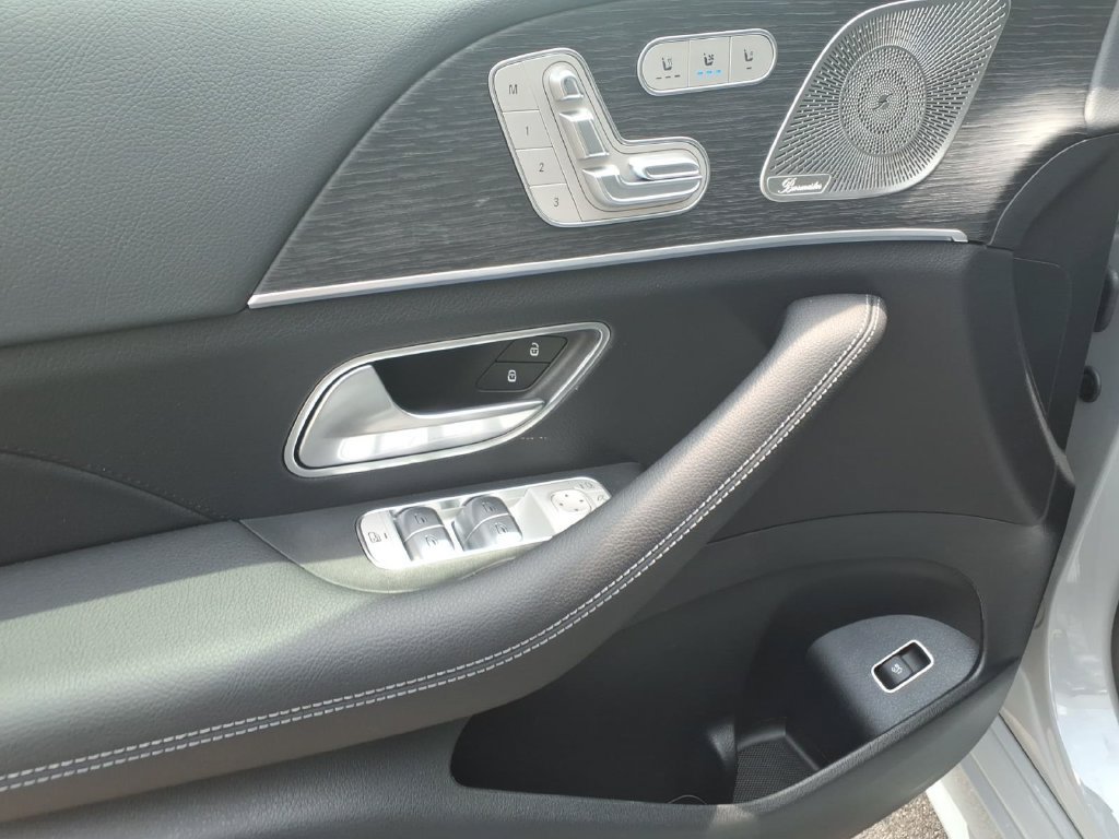 New 2026 Mercedes-Benz GLS 450 4MATIC image 12