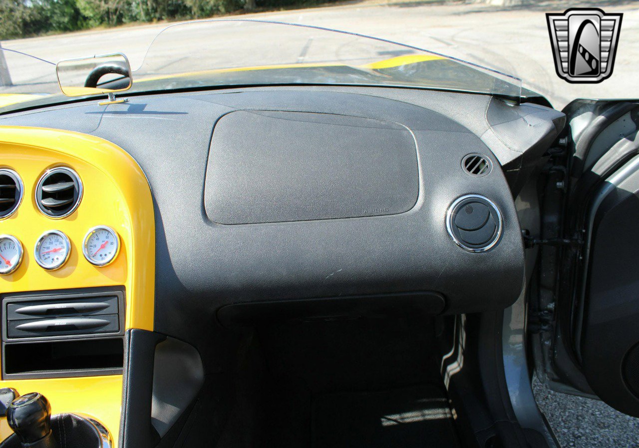 Used 2006 Pontiac Solstice Convertible w/ Premium Package image 27