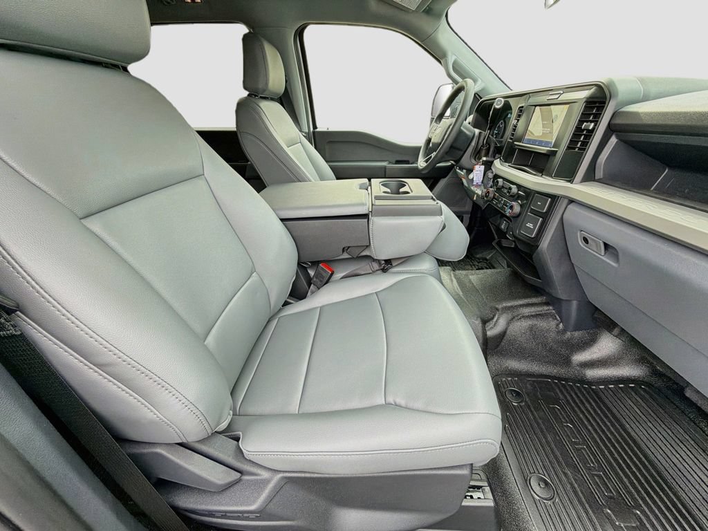 New 2026 Ford F550 4x4 Crew Cab image 18