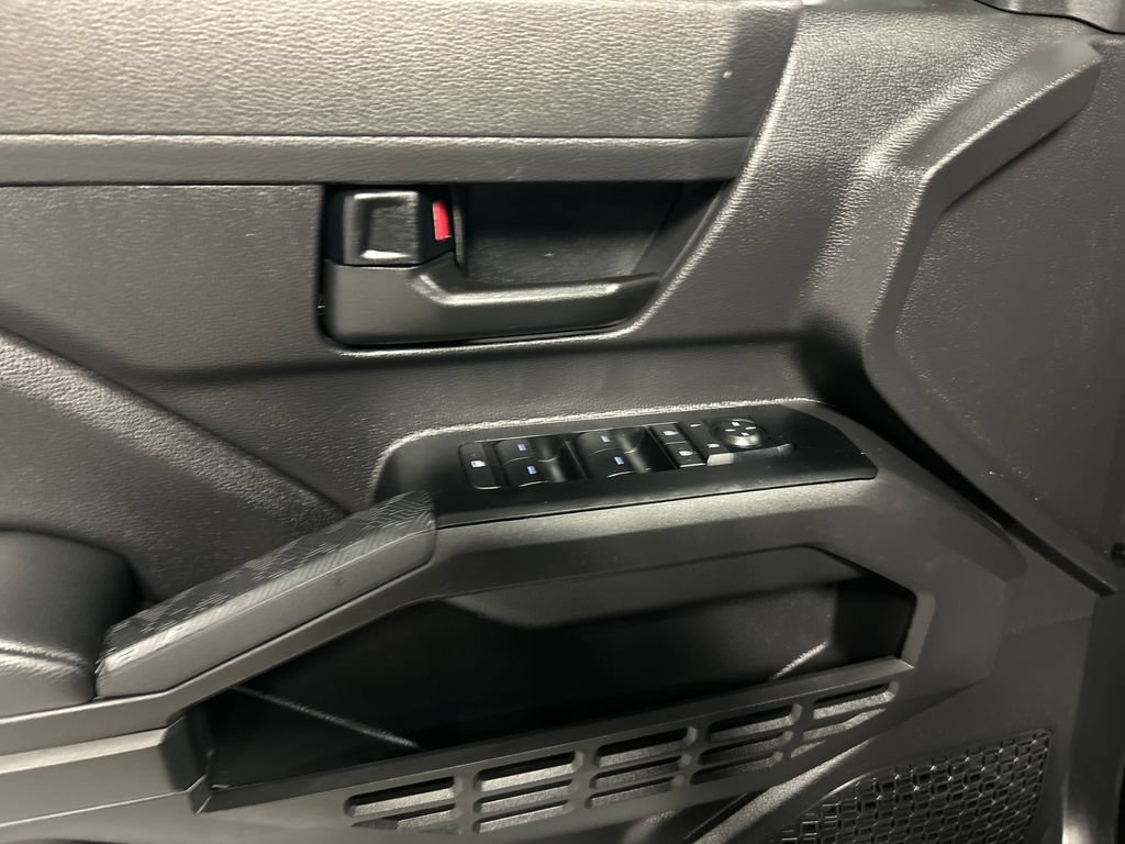 Used 2025 Toyota Tacoma SR AWD/4WD image 12