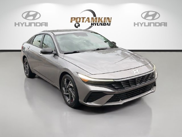 Certified 2025 Hyundai Elantra Sport FWD image 4