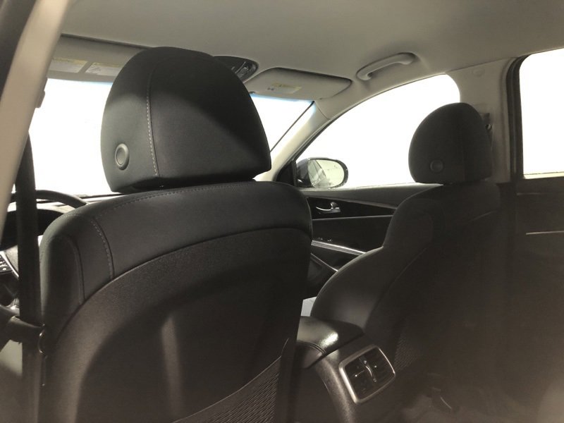 Used 2019 Kia Sorento LX w/ LX Convenience Package image 16
