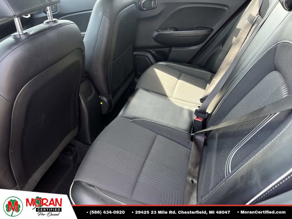 Used 2023 Hyundai Venue Limited FWD image 13