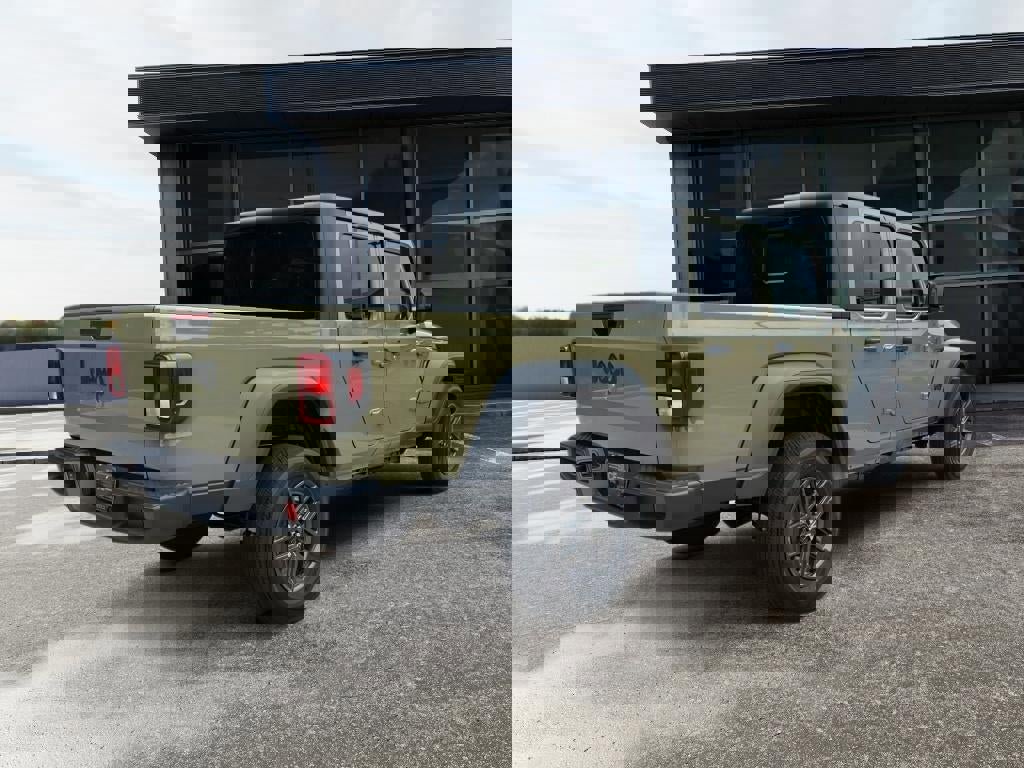 New 2025 Jeep Gladiator Sport image 7