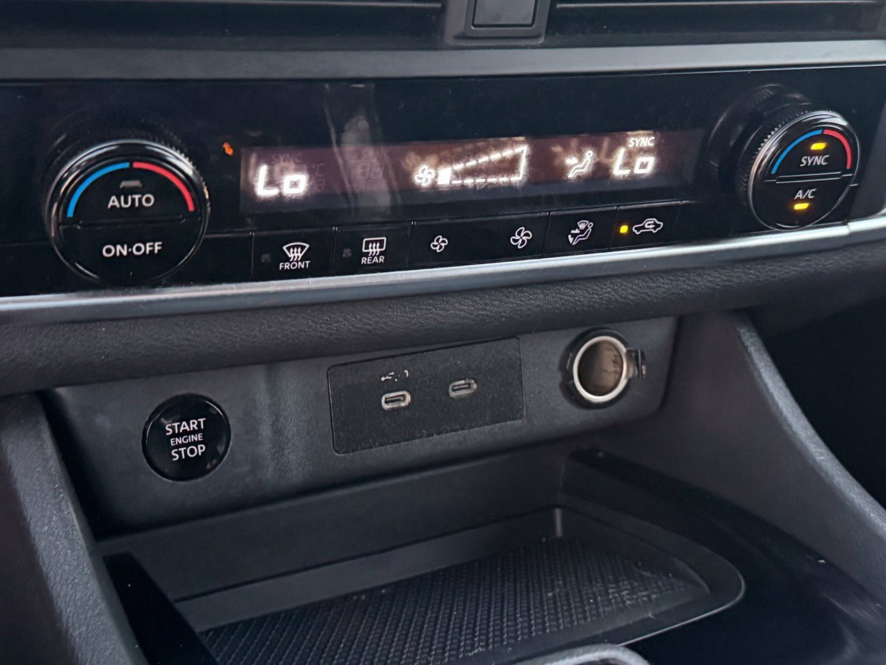 Certified 2025 Nissan Rogue SV FWD image 21