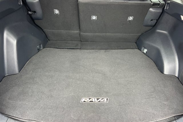 Used 2025 Toyota RAV4 XLE AWD/4WD image 19