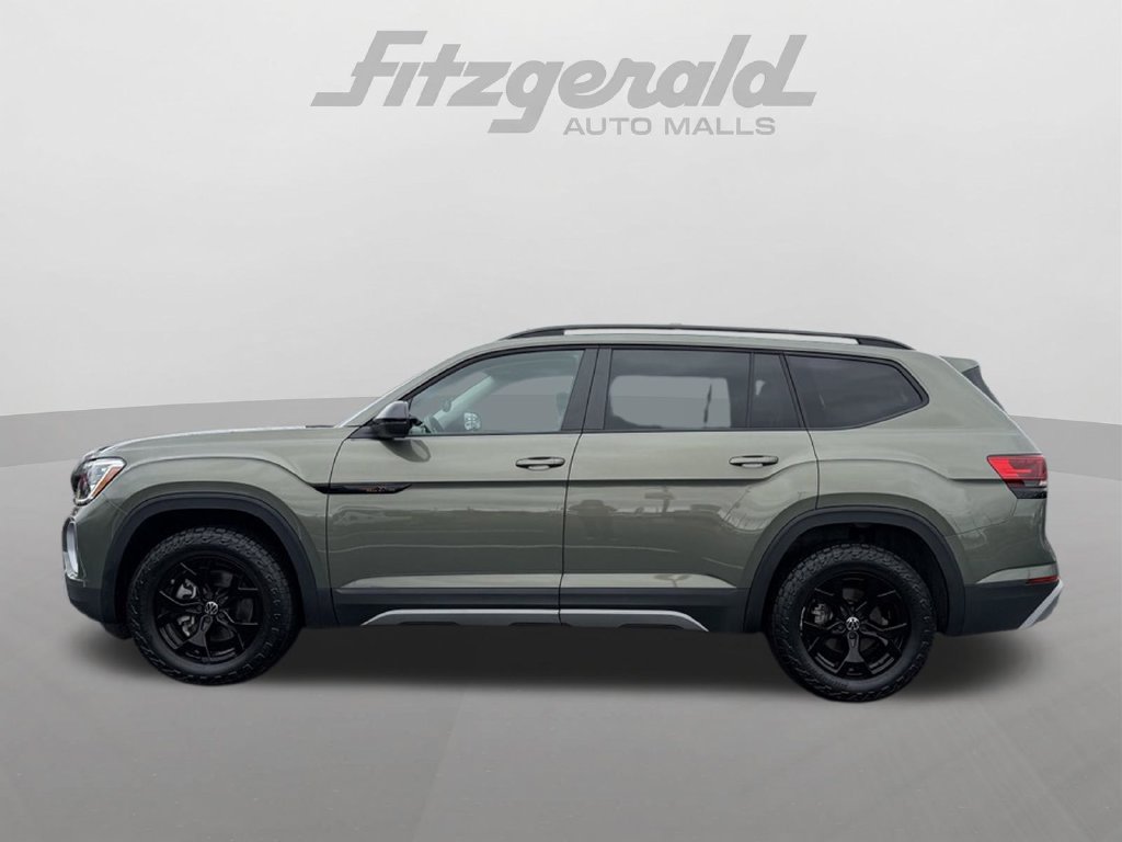 Used 2024 Volkswagen Atlas Peak Edition SE AWD/4WD image 3