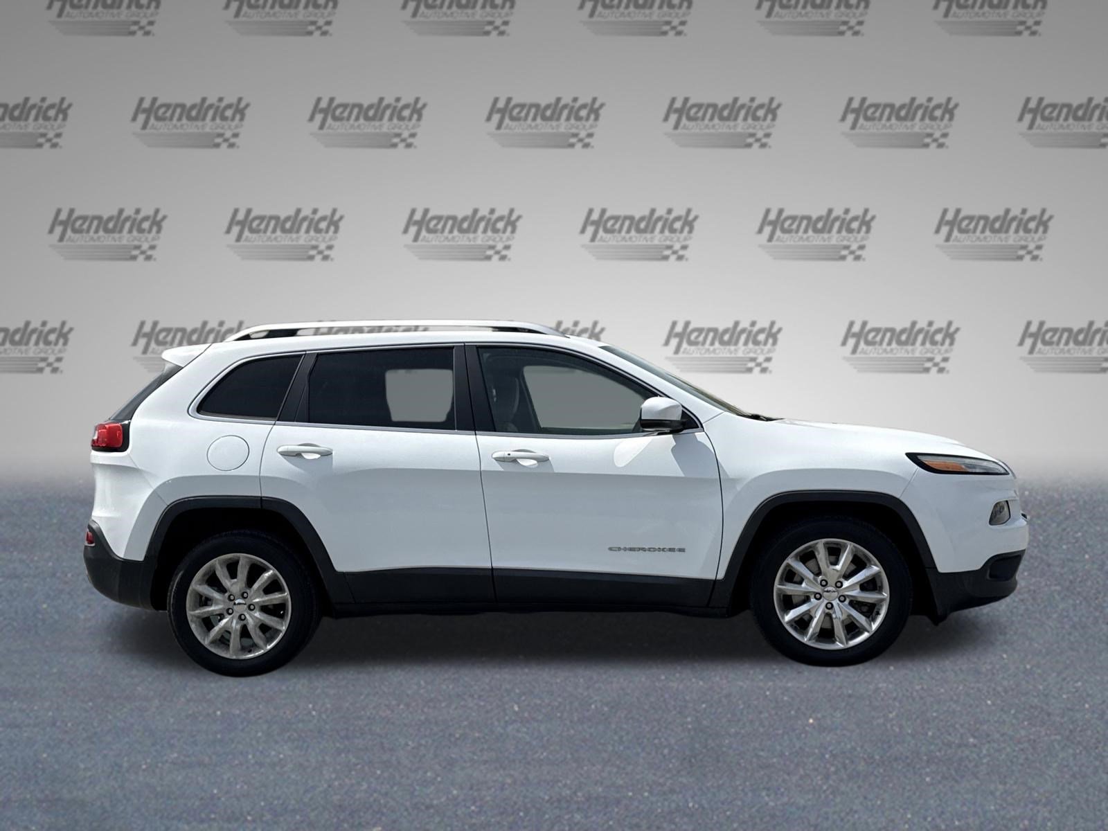 Used 2017 Jeep Cherokee Limited image 10