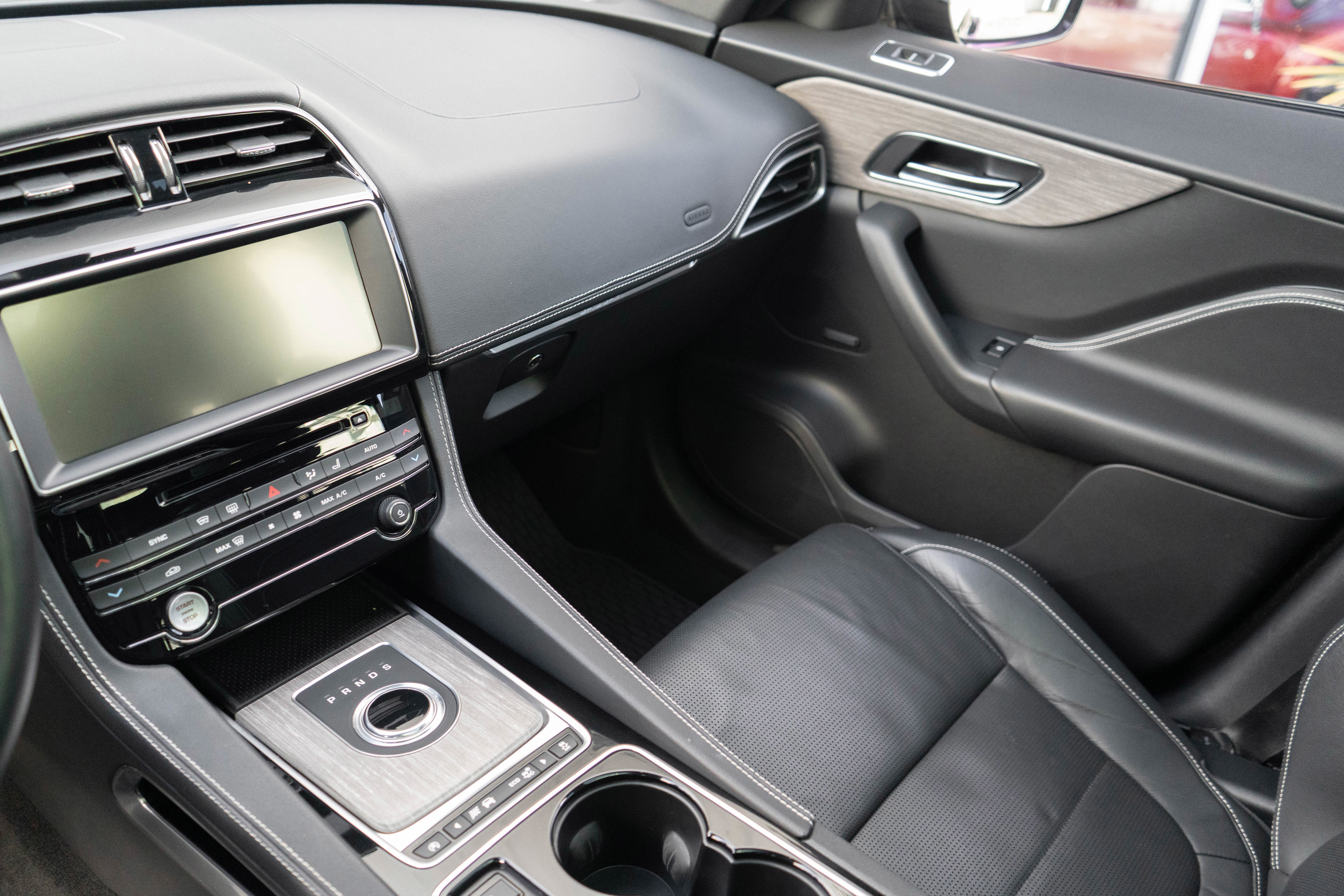 Used 2017 Jaguar F-PACE S image 17