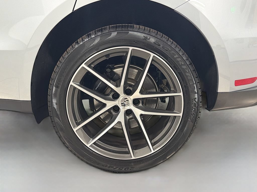 Certified 2025 Porsche Macan AWD/4WD image 34