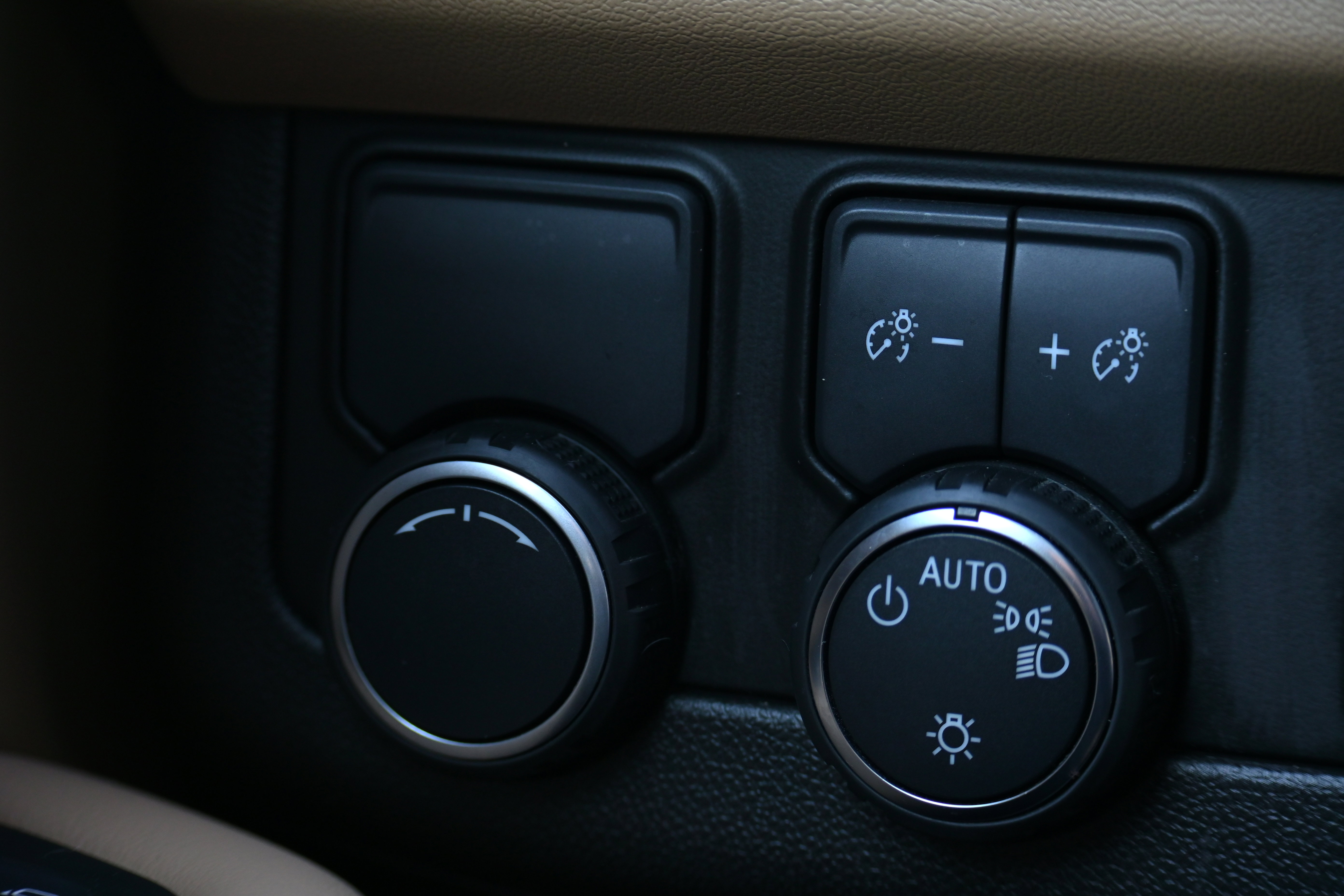 Used 2021 Chevrolet Suburban Premier w/ Premium Package image 26