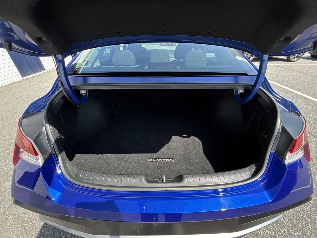 Used 2025 Hyundai Elantra SEL FWD image 21