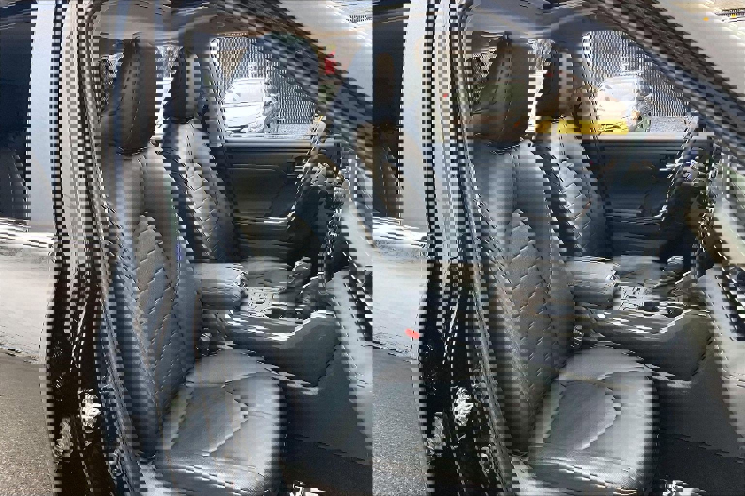 Used 2023 Toyota Highlander XLE image 9