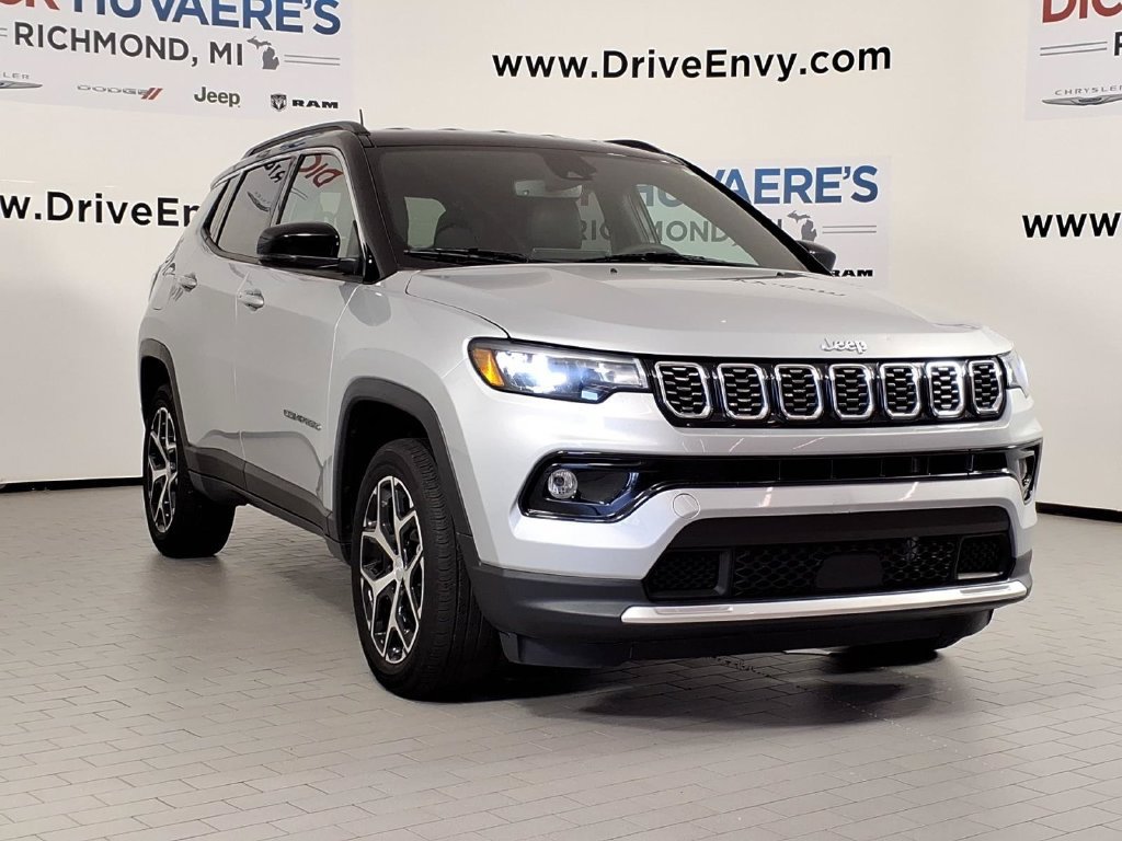 Used 2024 Jeep Compass Limited AWD/4WD image 3