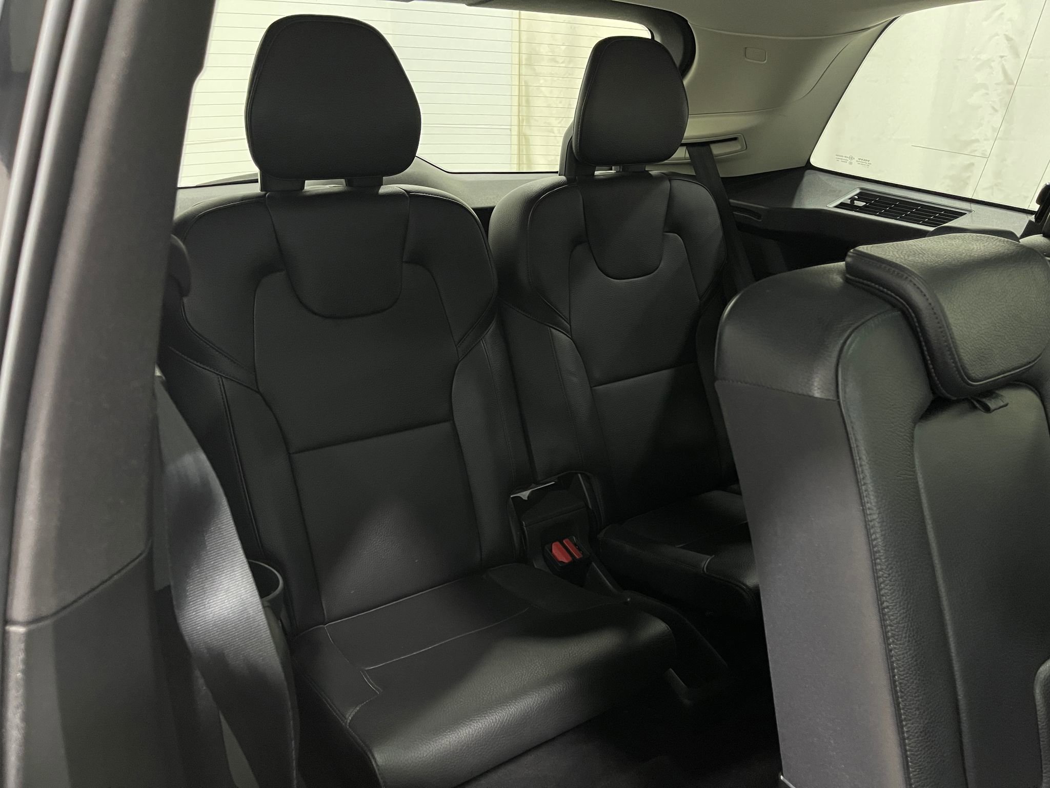 Used 2018 Volvo XC90 T5 Momentum w/ Convenience Package FWD image 32