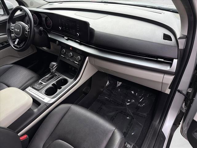 Used 2022 Kia Carnival LX image 27