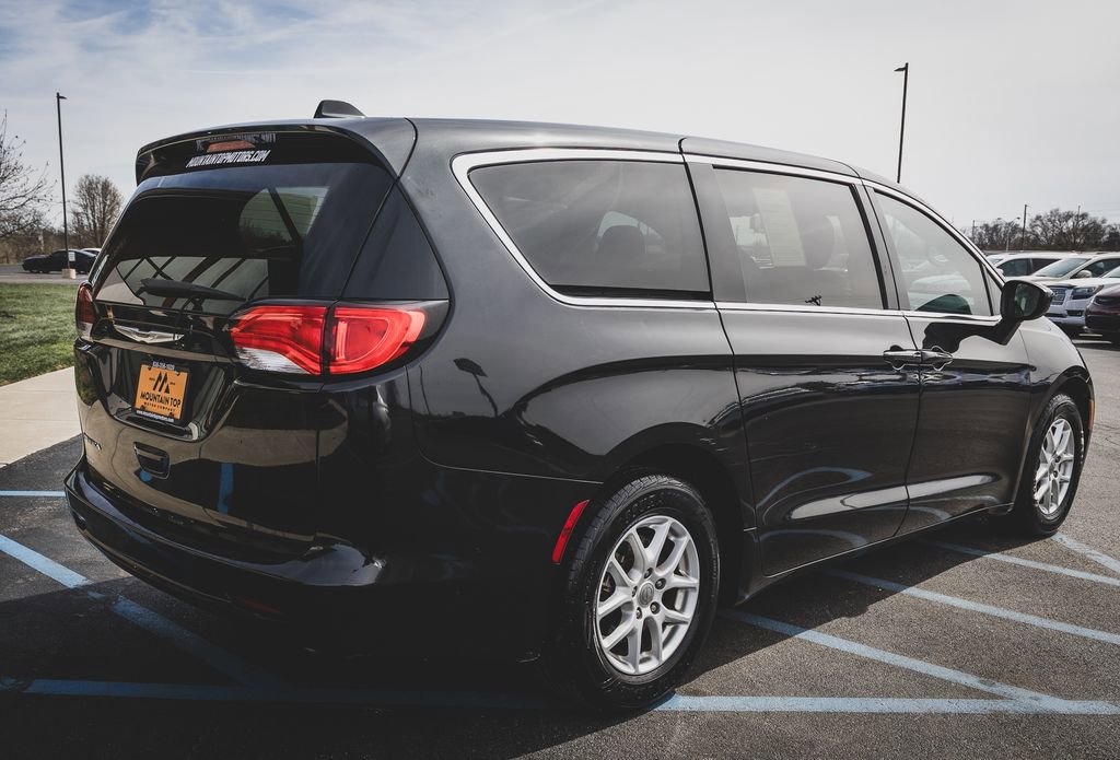 Used 2017 Chrysler Pacifica Touring image 25