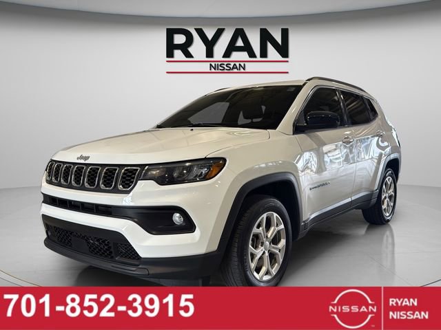 Used 2024 Jeep Compass Latitude image 9
