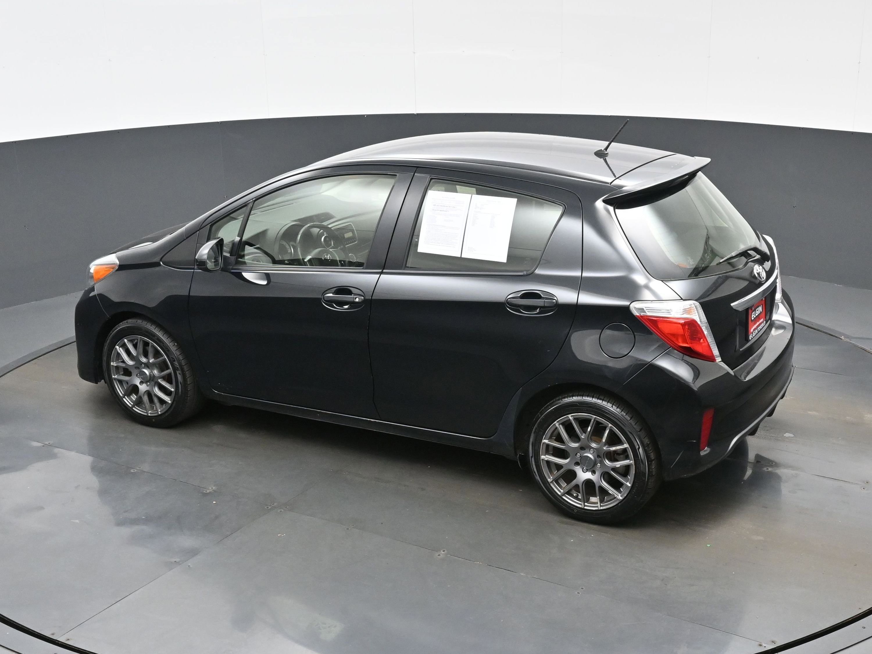 Used 2014 Toyota Yaris SE FWD image 33