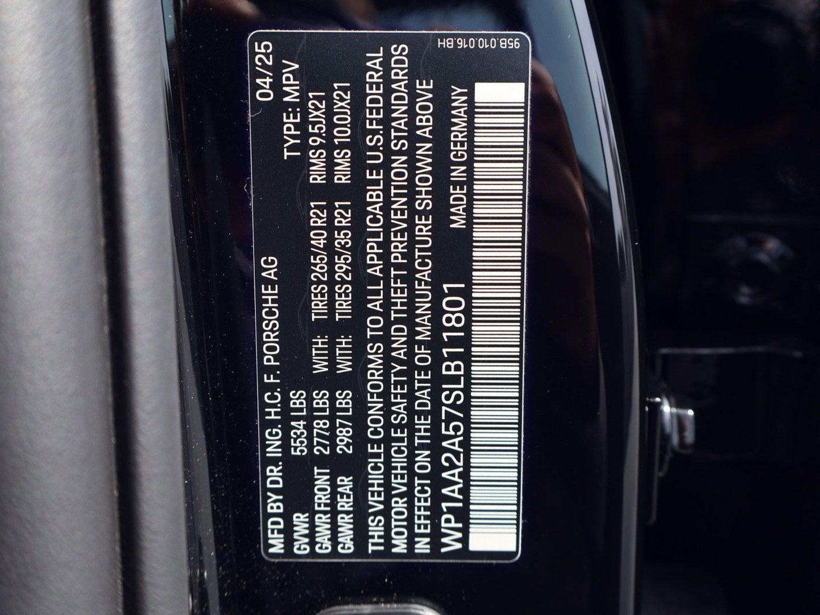 Certified 2025 Porsche Macan image 29