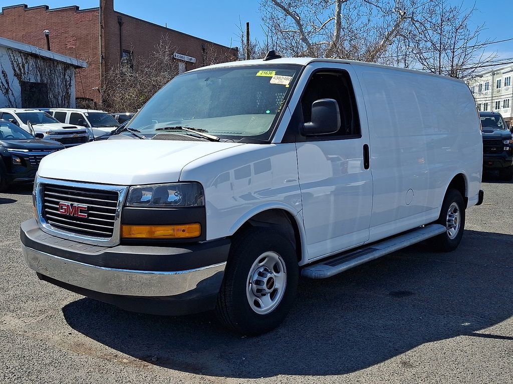 Used 2024 GMC Savana 2500 w/ Driver Convenience Package image 4