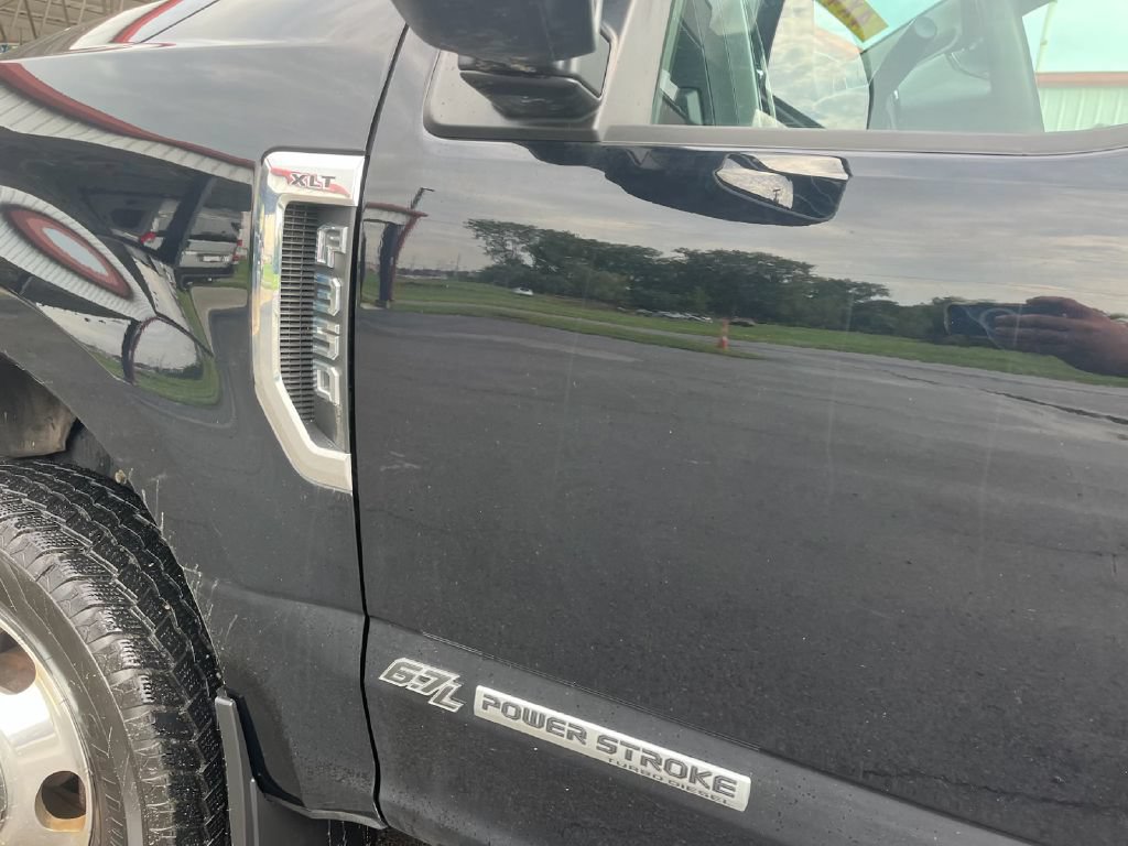 Used 2022 Ford F350 XLT w/ XLT Premium Package AWD/4WD image 11