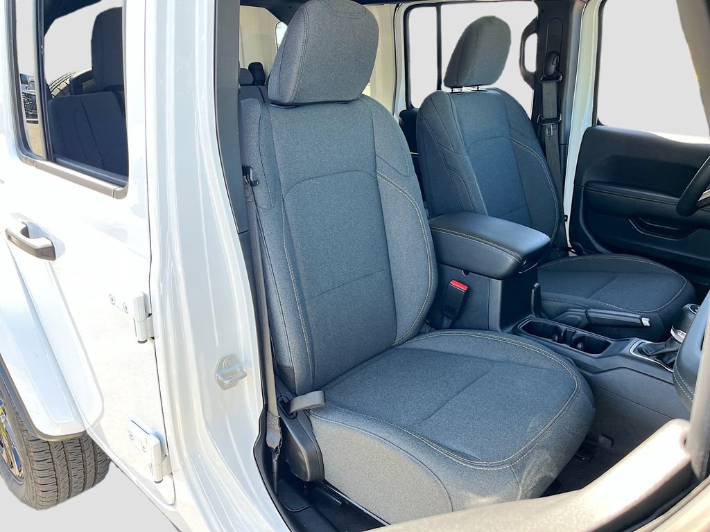 Certified 2025 Jeep Wrangler Unlimited Sahara w/ Safety Group image 26